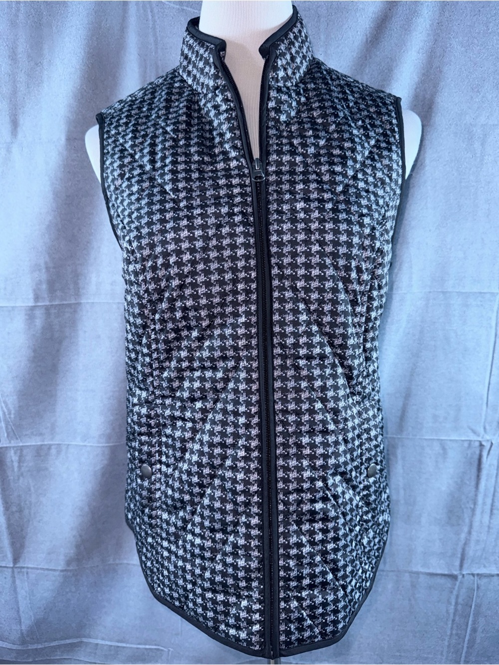 3101-croft & barrow Black and White Houndstooth Quilted Vest